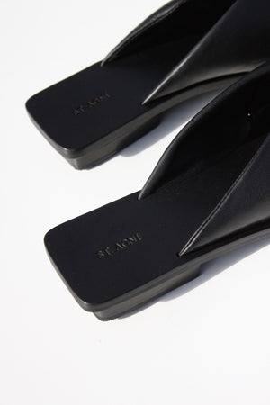 St. Agni Padded Twist Slide / Available in Black