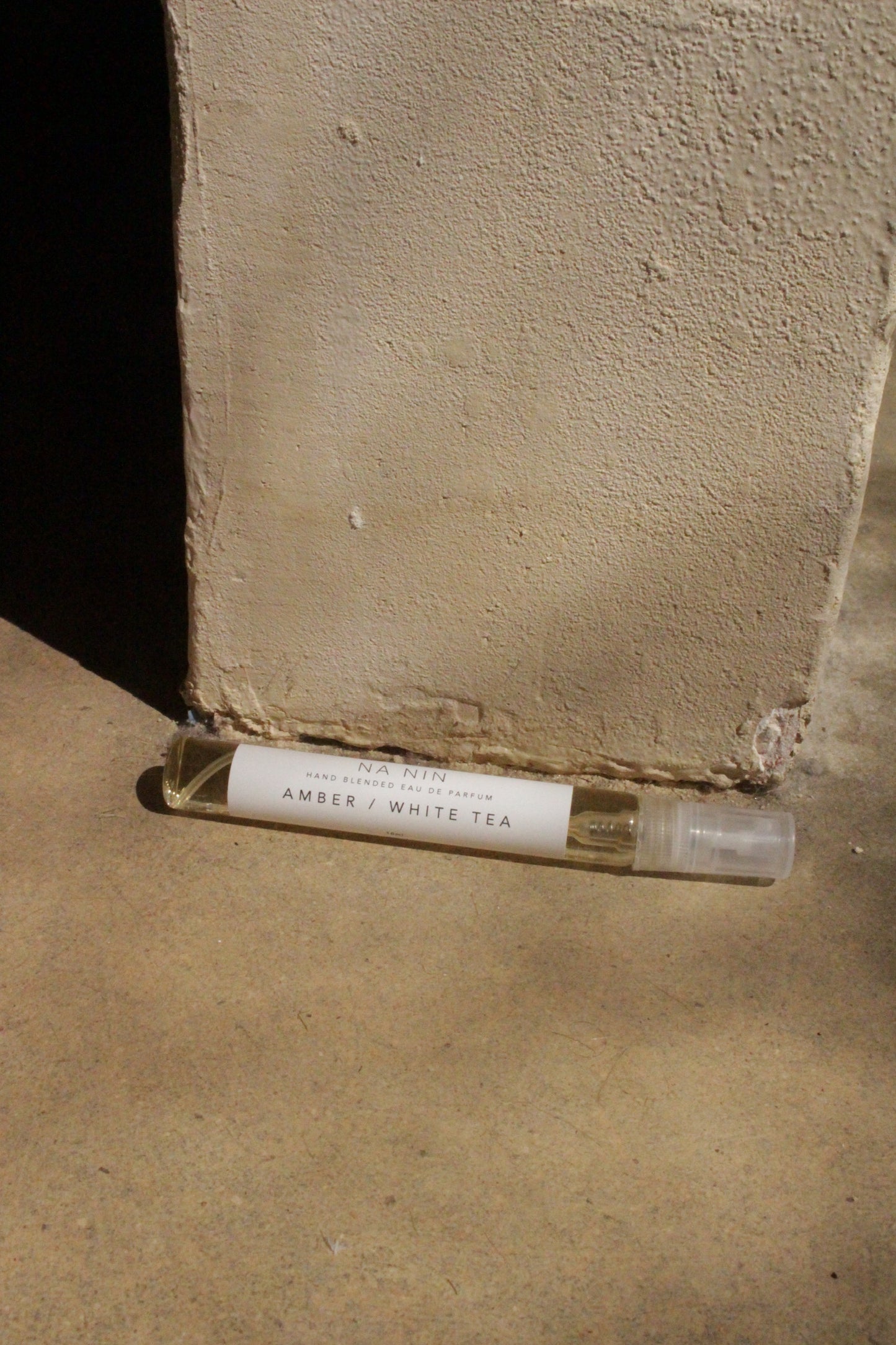 Amber & White Tea Eau De Parfum / 10ml