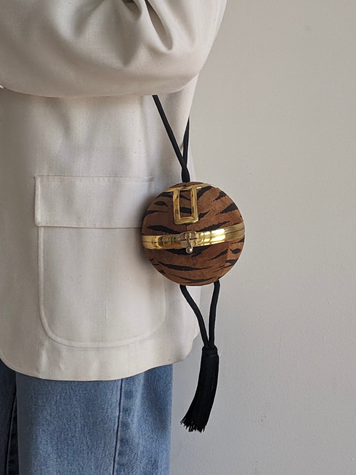 Unique Vintage Printed Sphere Tassel Purse