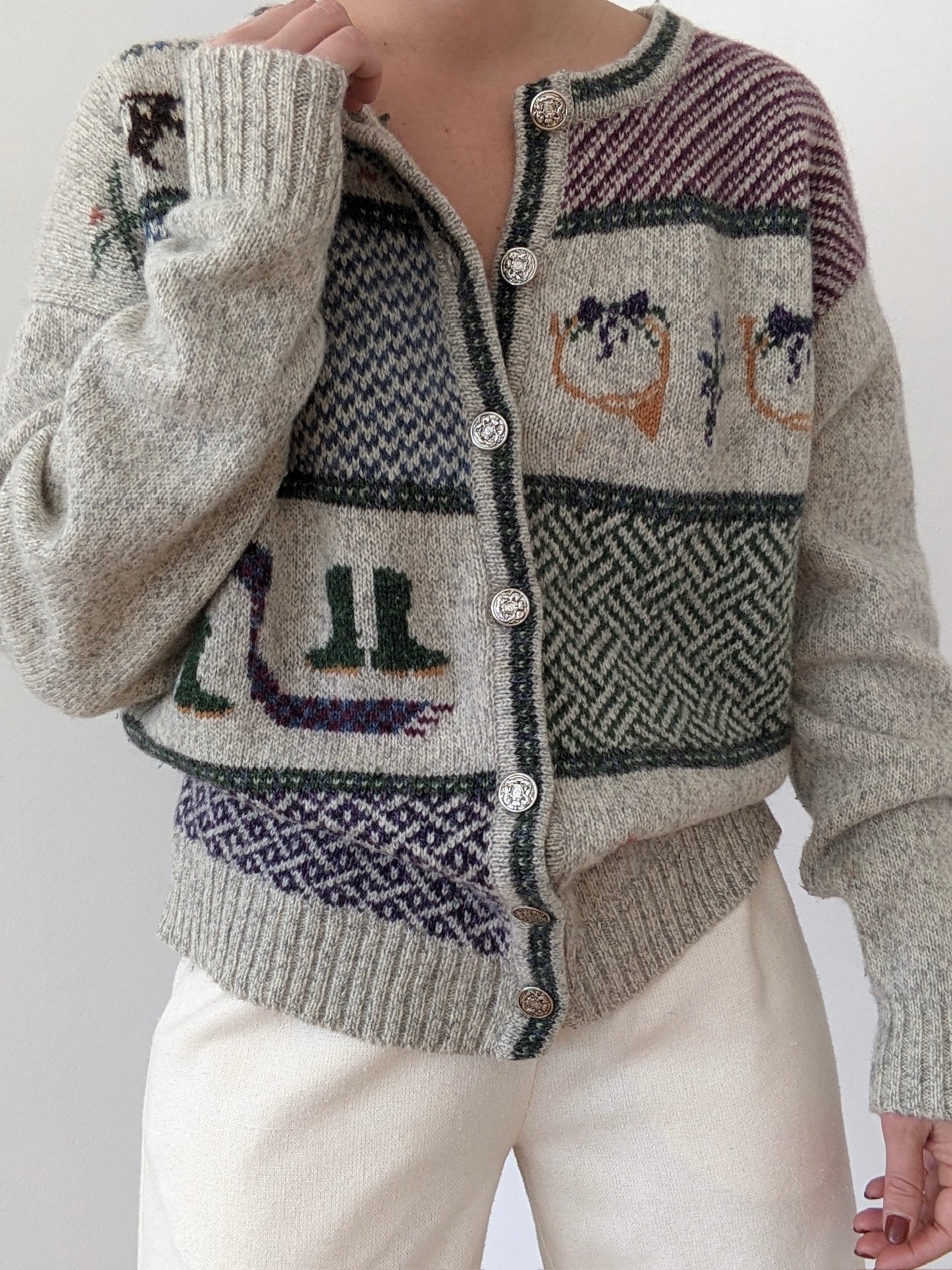 Lovely Vintage Winter-Themed Wool Cardigan