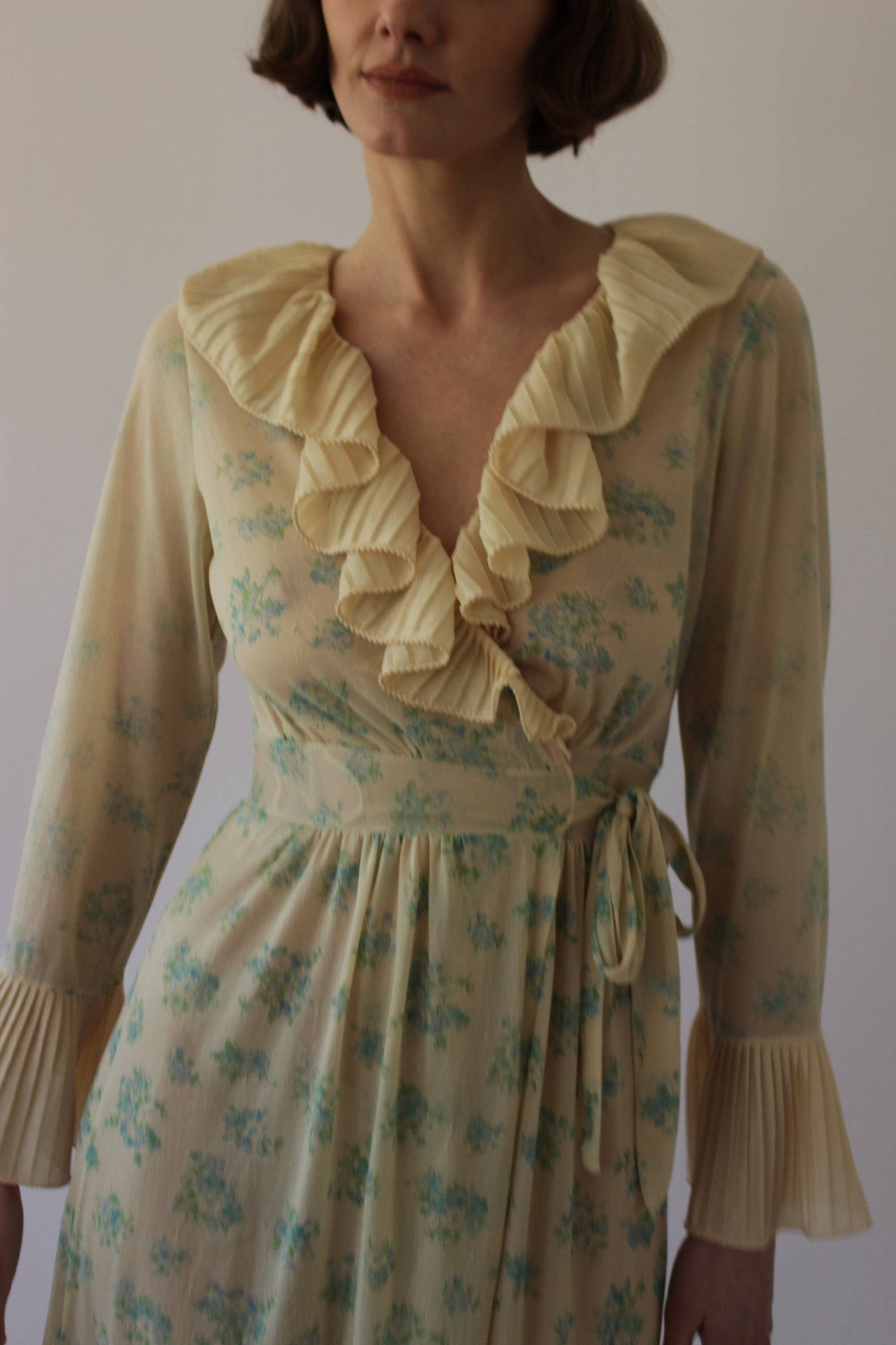 Amazing Vintage Floral-Print Ruffled Wrap Dress