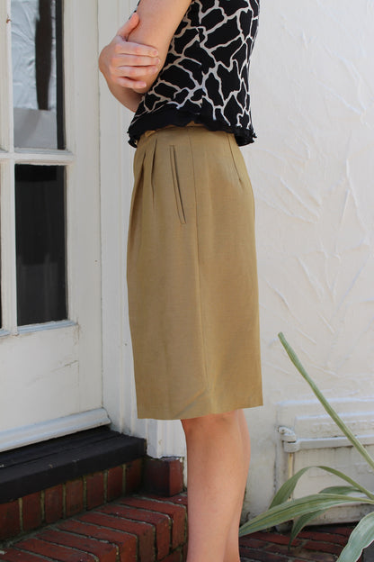 Favorite Vintage Pleated Sand Linen Short