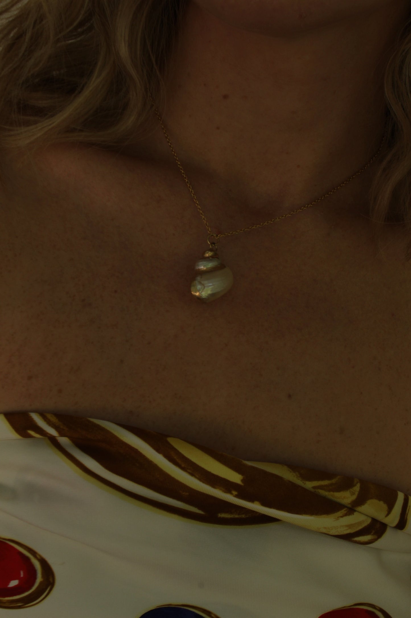 Sweet Vintage Shell Pendant Necklace