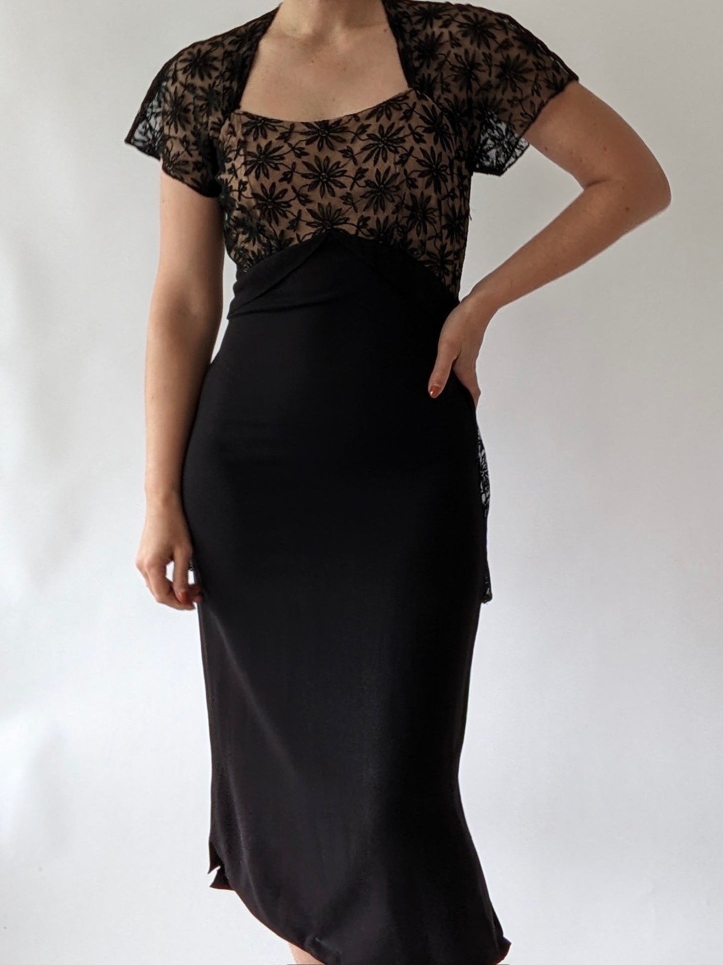 Beautiful Vintage 1940s Floral Lace & Crepe Dress