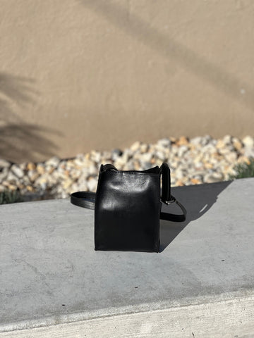 St. Agni Boxy Sling Pouch / Available in Black