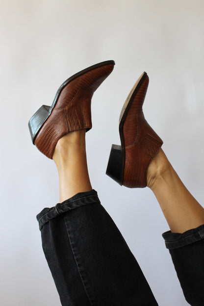 Vintage Saddle Brown Lizard-Embossed Western Shoes