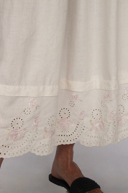 Lovely Vintage Embroidered Linen Skirt