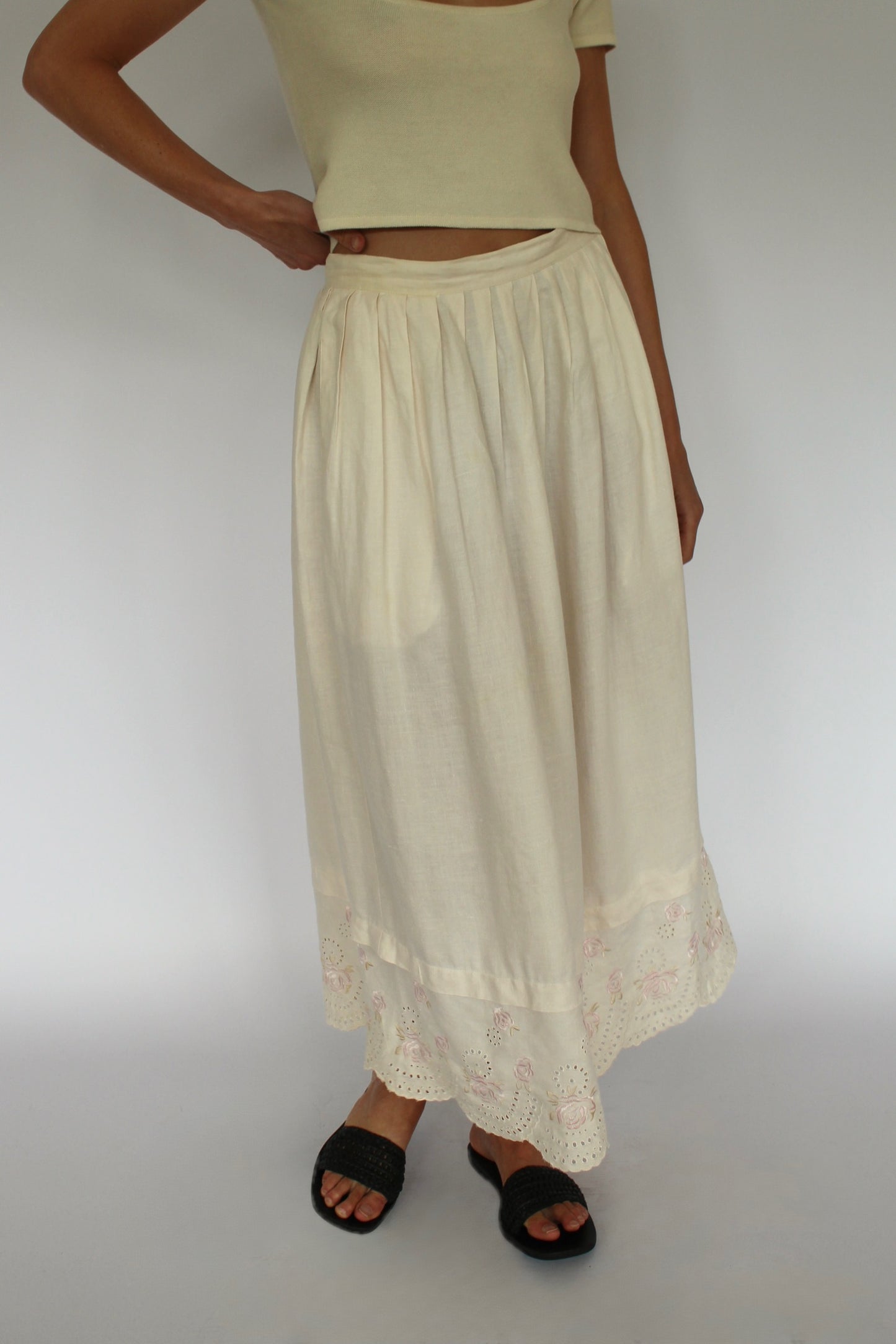 Lovely Vintage Embroidered Linen Skirt