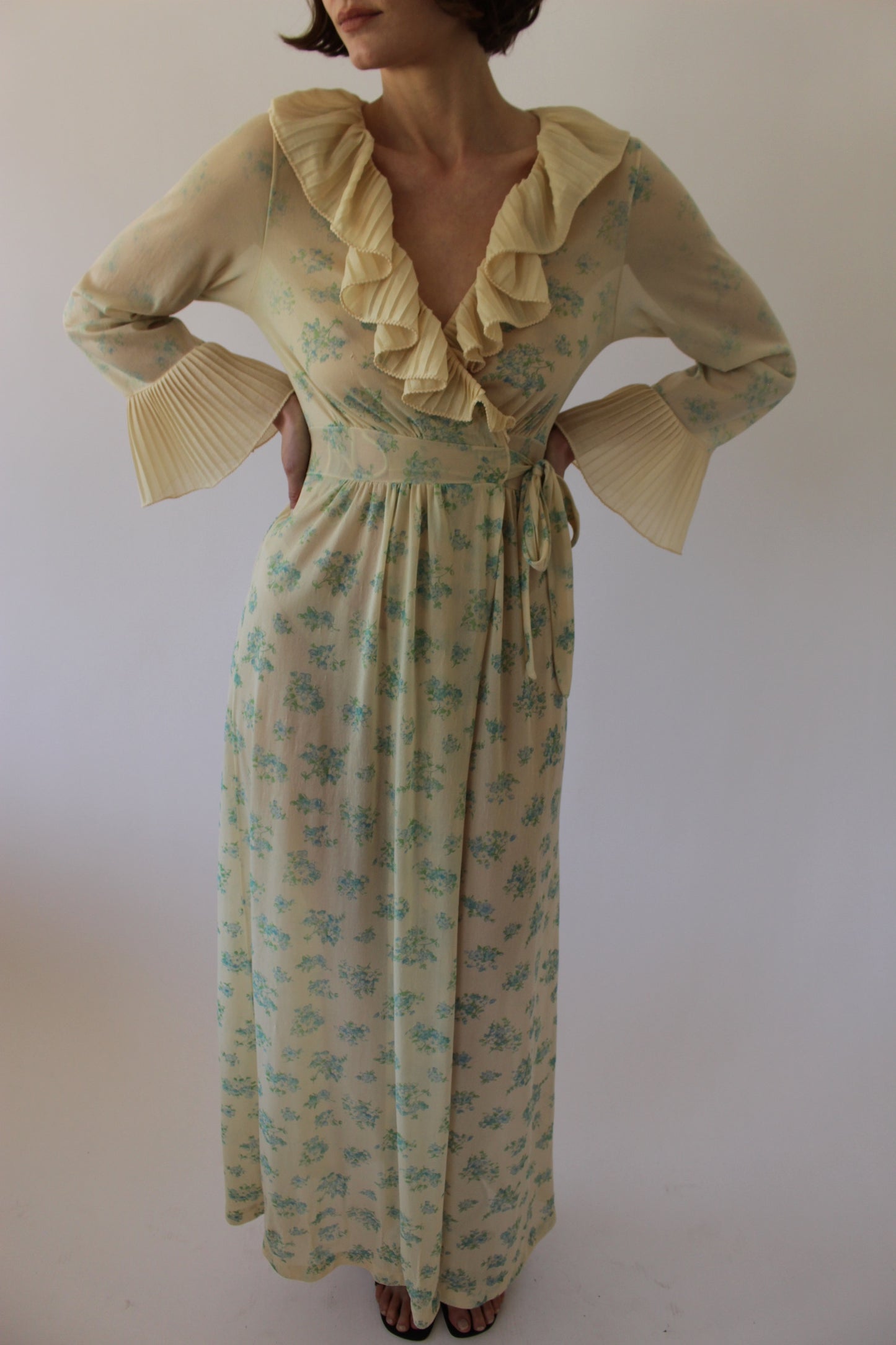 Amazing Vintage Floral-Print Ruffled Wrap Dress