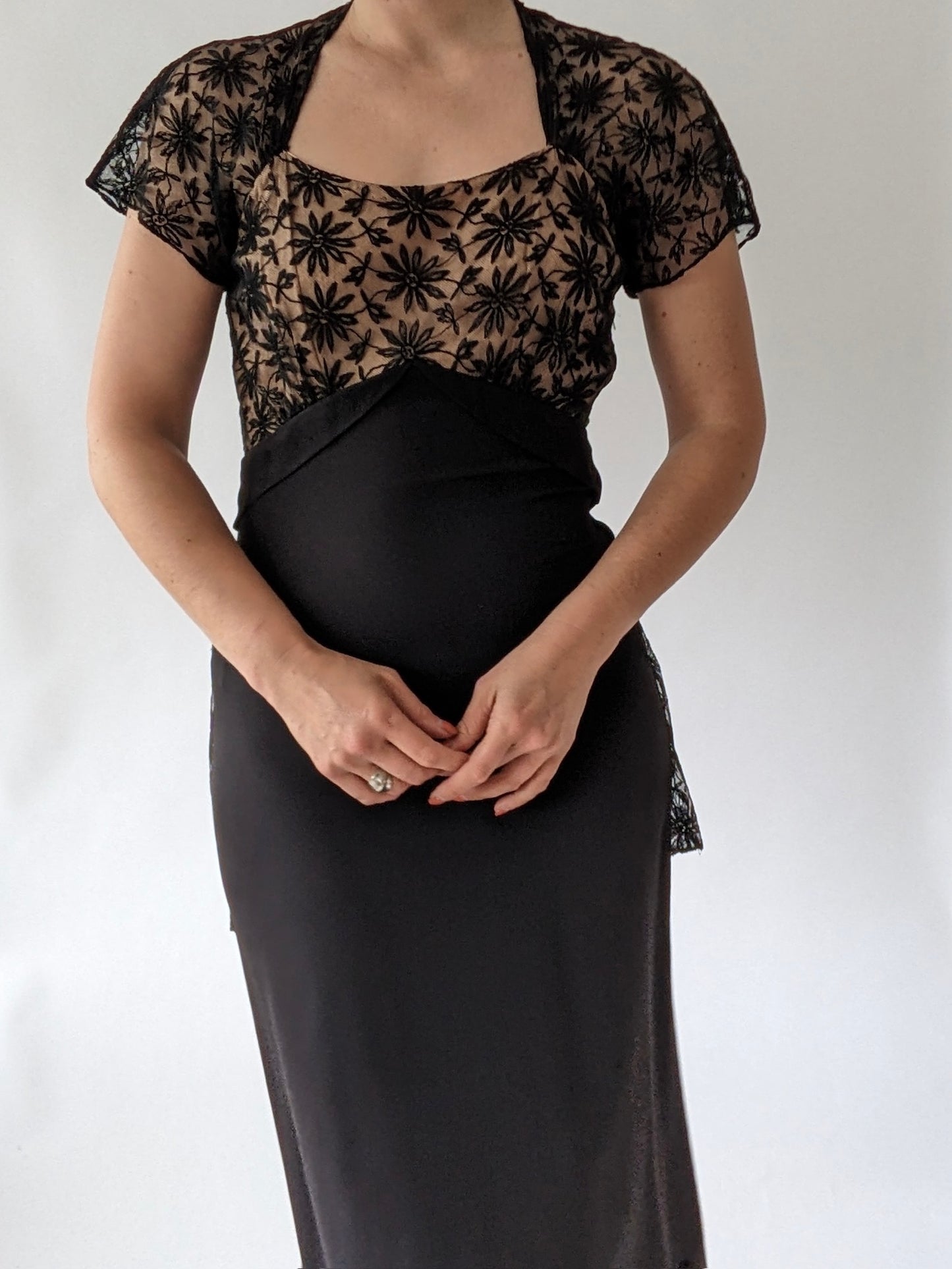 Beautiful Vintage 1940s Floral Lace & Crepe Dress