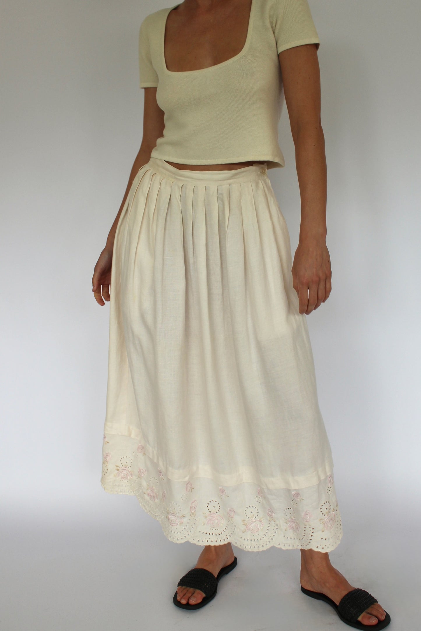 Lovely Vintage Embroidered Linen Skirt