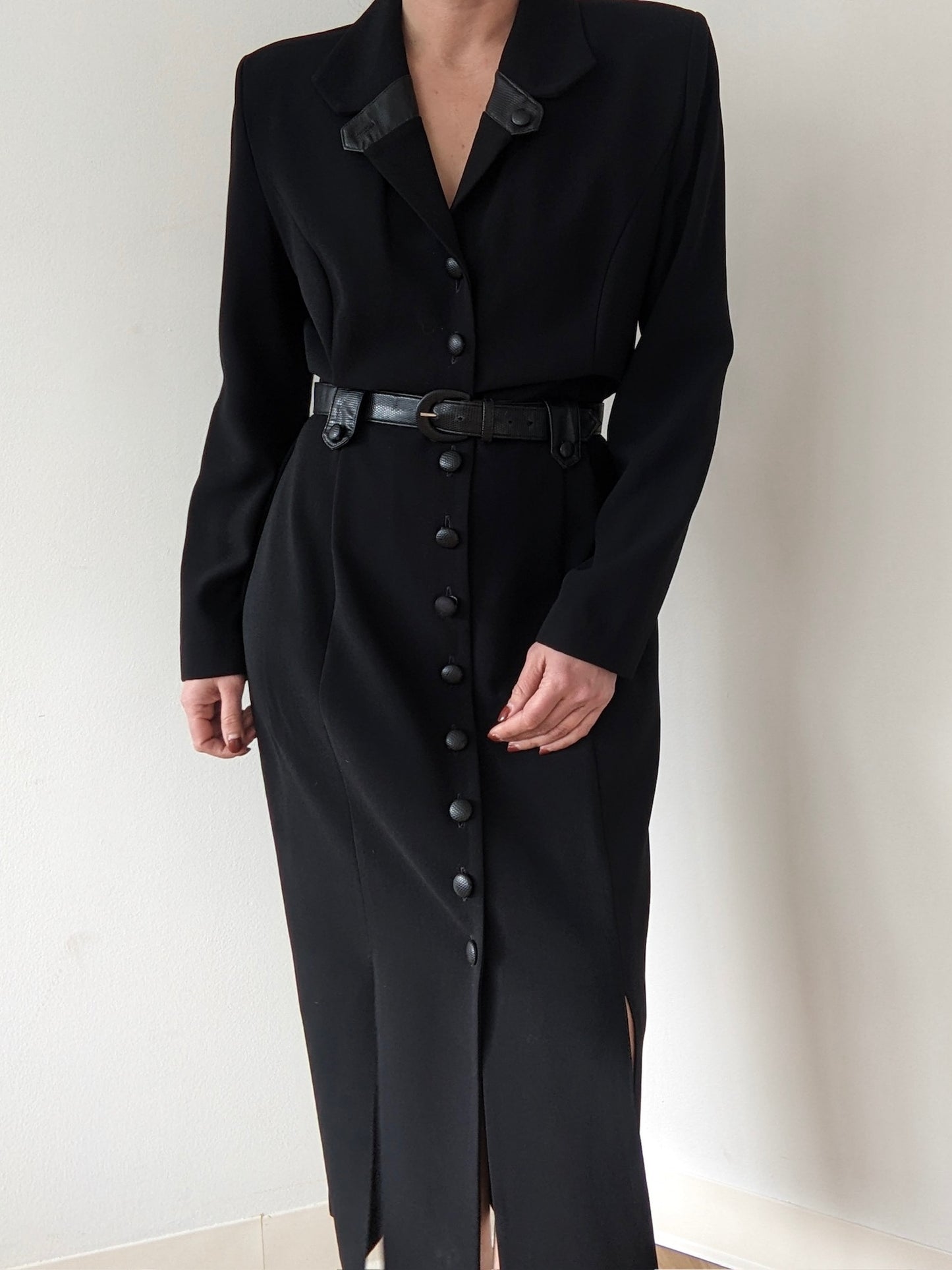 Amazing Vintage Belted Onyx Button Up Dress