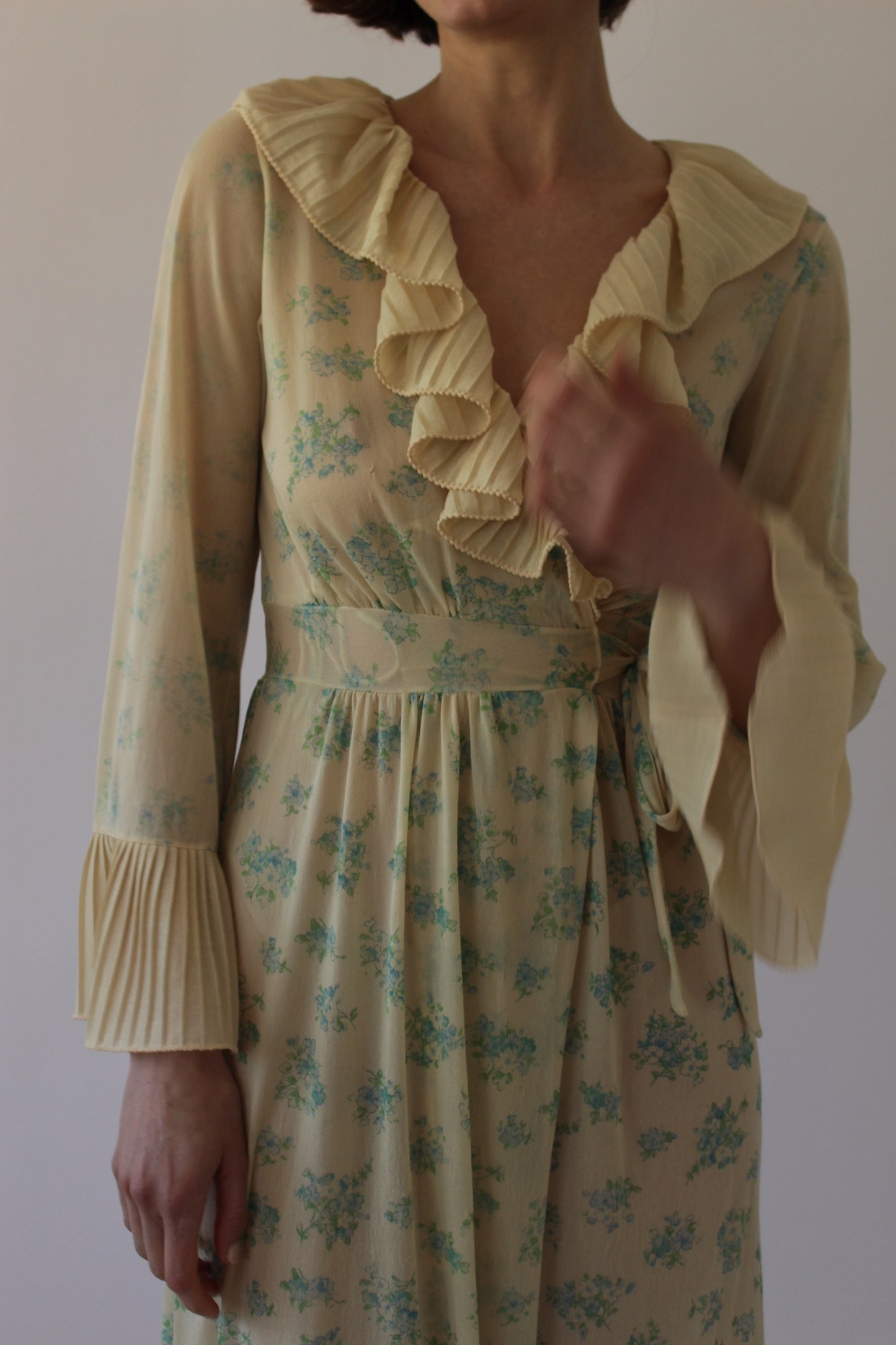 Amazing Vintage Floral-Print Ruffled Wrap Dress