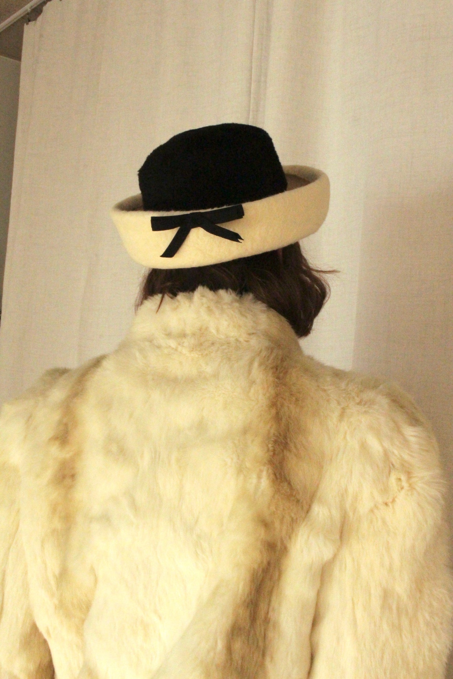 Gorgeous Vintage Cream & Onyx Fur Hat