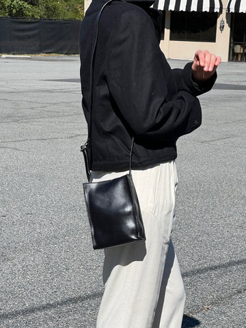 St. Agni Boxy Sling Pouch / Available in Black
