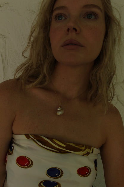 Sweet Vintage Shell Pendant Necklace