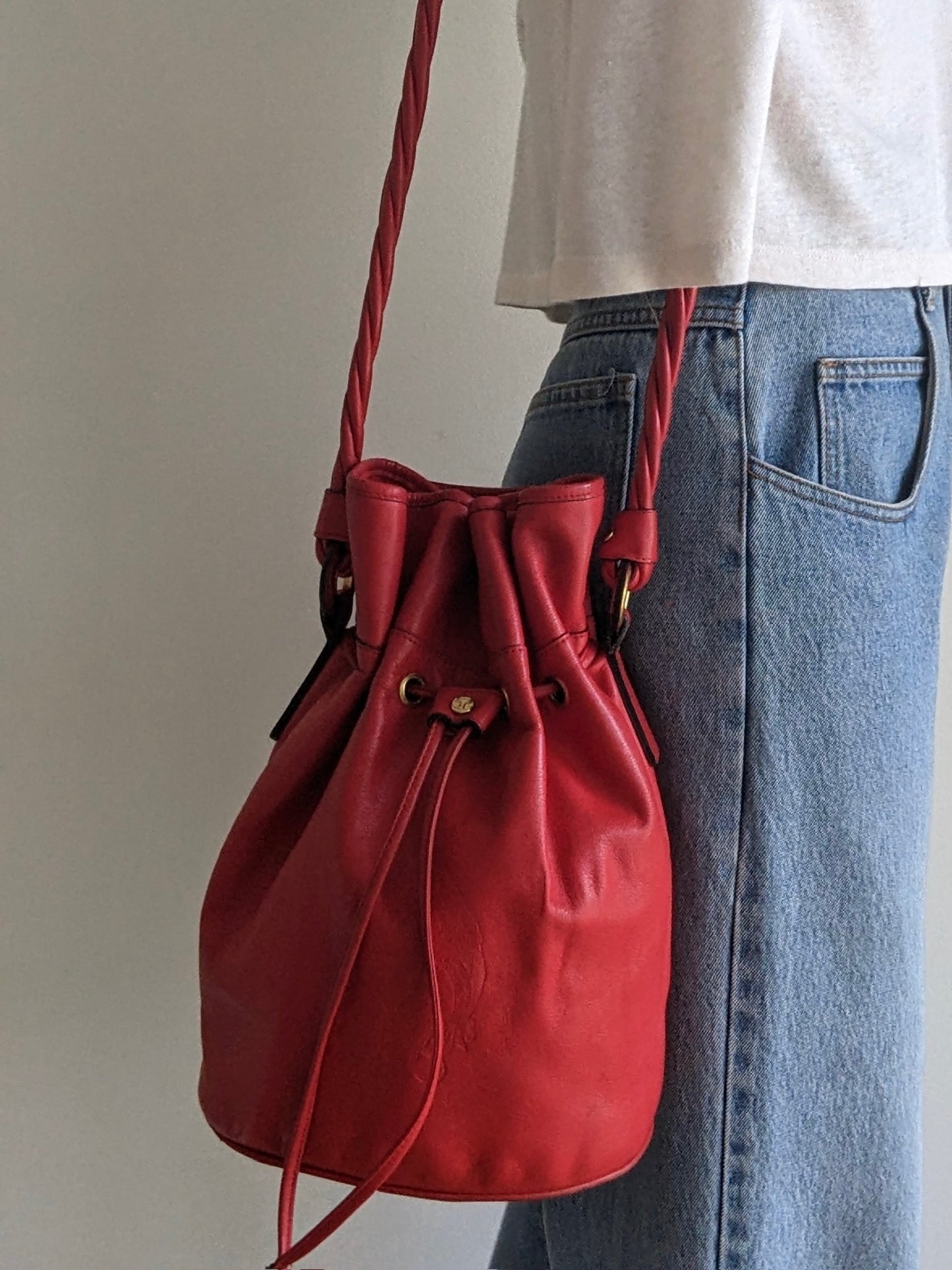 Vintage Cayenne Leather Bucket Bag