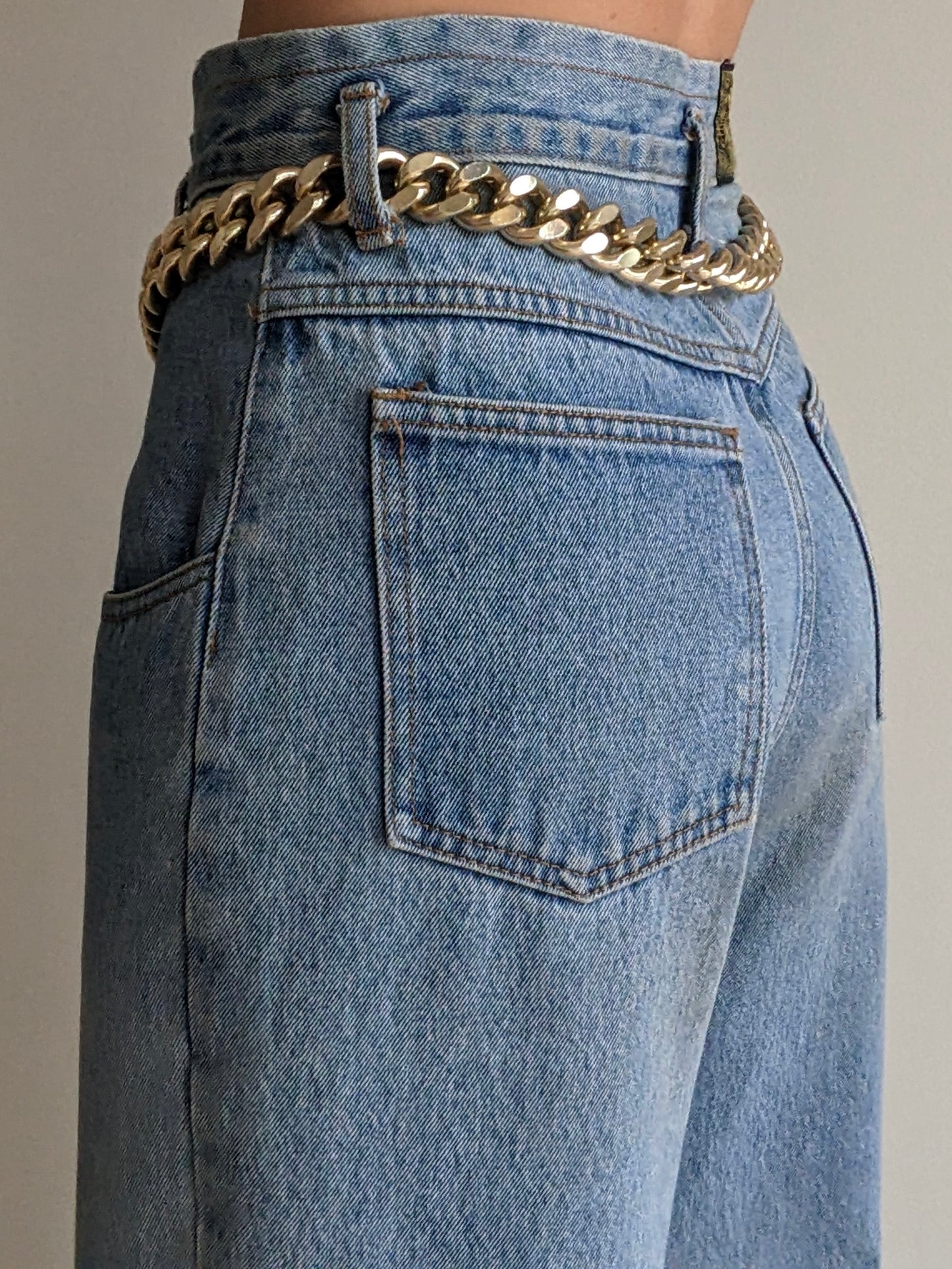 Amazing Vintage Gold-Toned Chain Belt