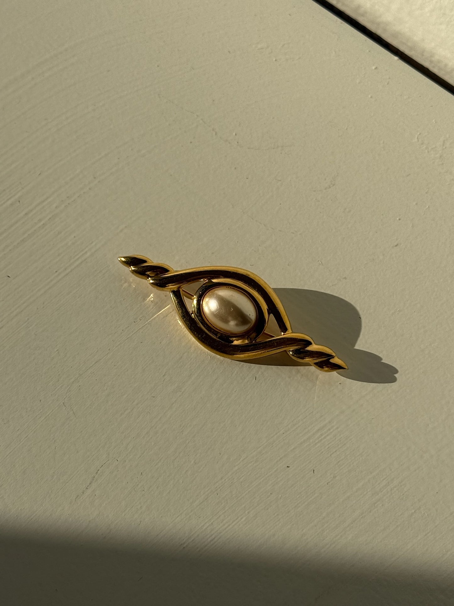 Vintage Gold & Faux Pearl Brooch