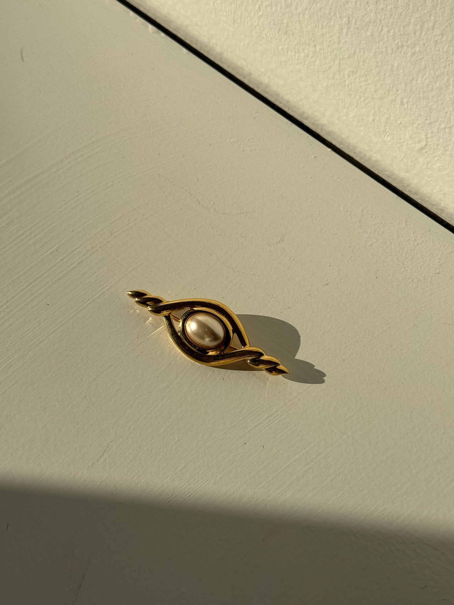 Vintage Gold & Faux Pearl Brooch