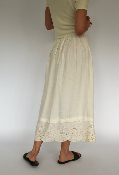 Lovely Vintage Embroidered Linen Skirt