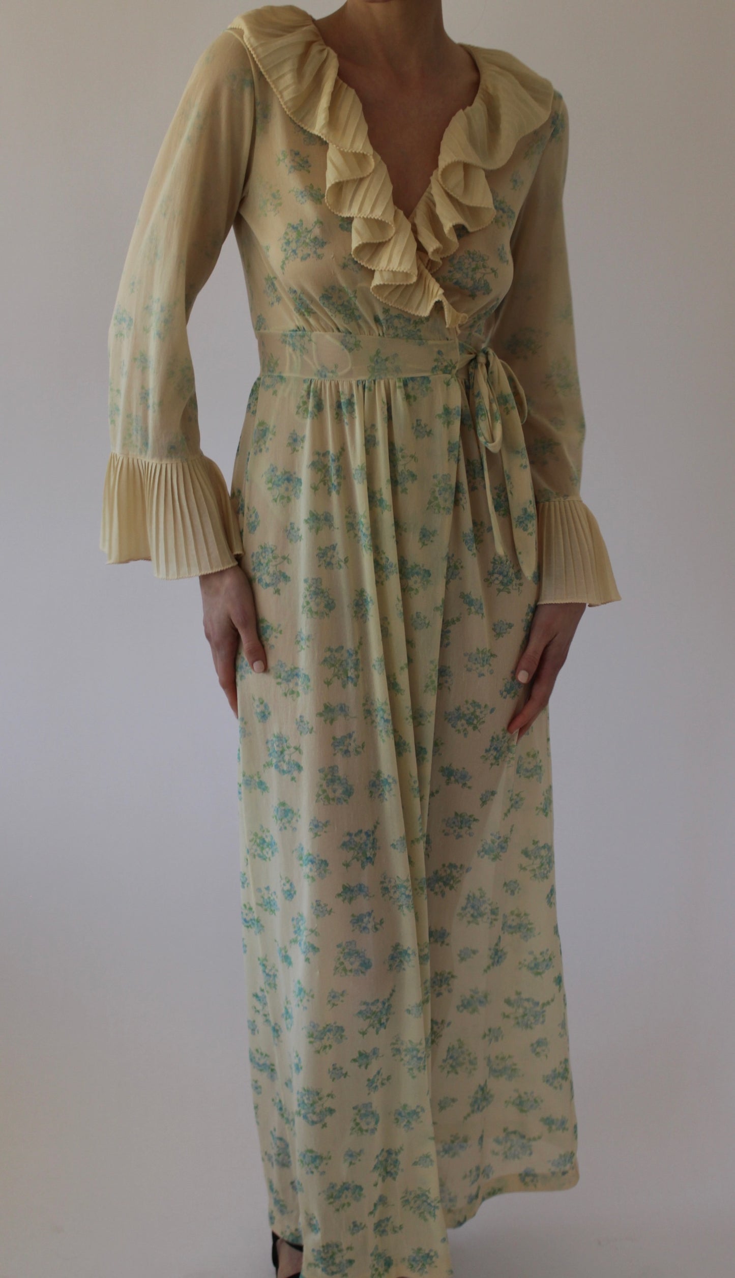 Amazing Vintage Floral-Print Ruffled Wrap Dress