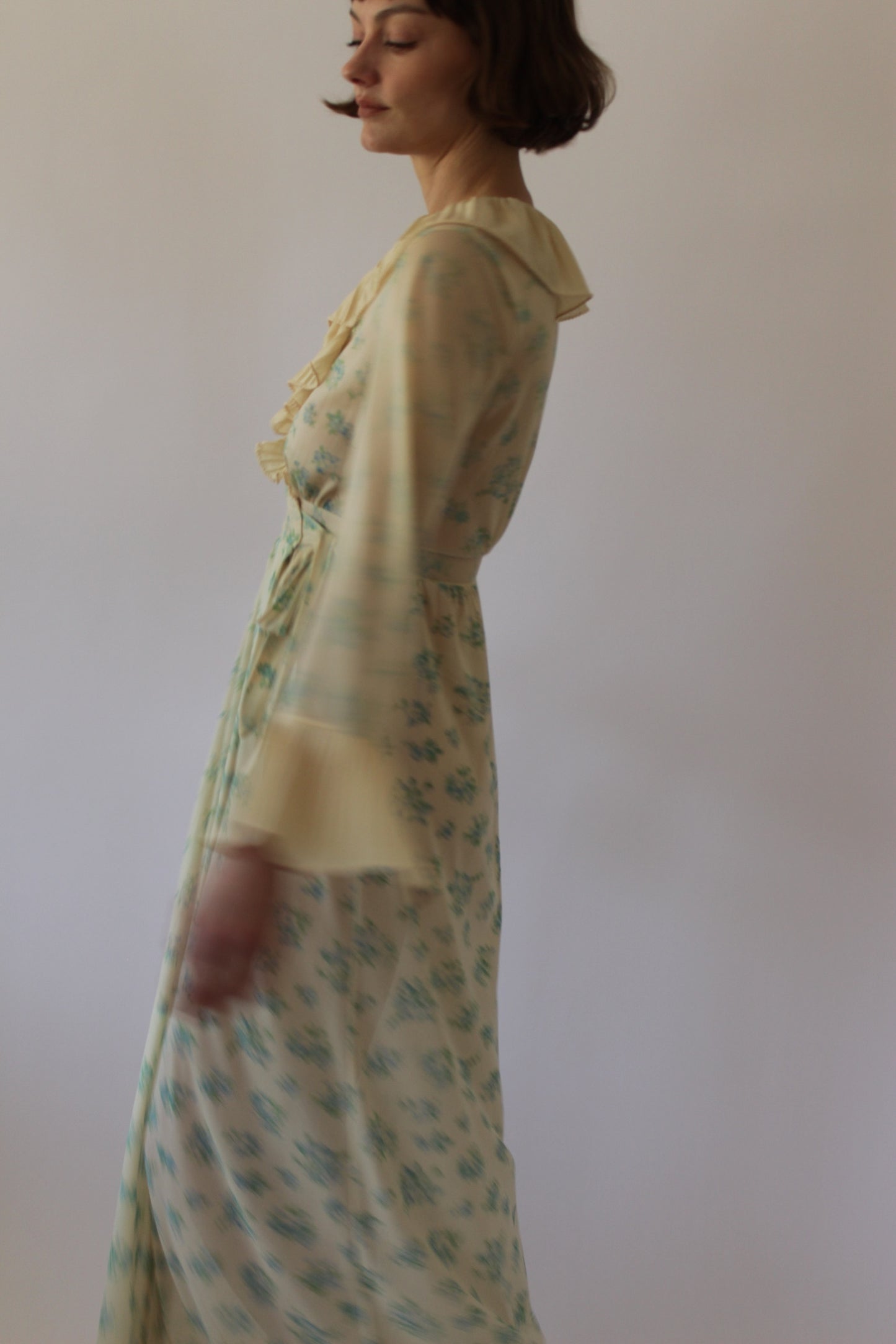 Amazing Vintage Floral-Print Ruffled Wrap Dress
