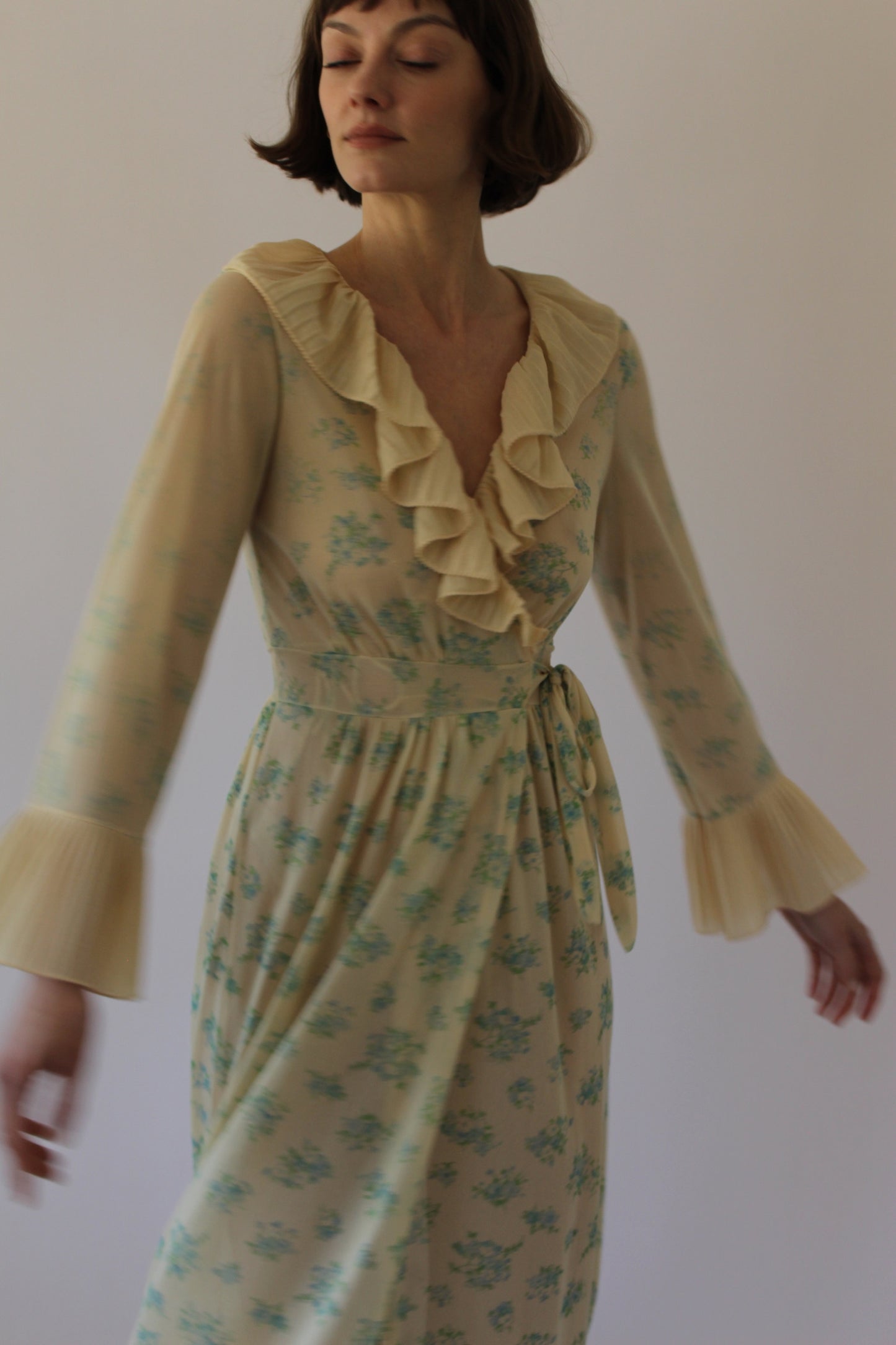 Amazing Vintage Floral-Print Ruffled Wrap Dress