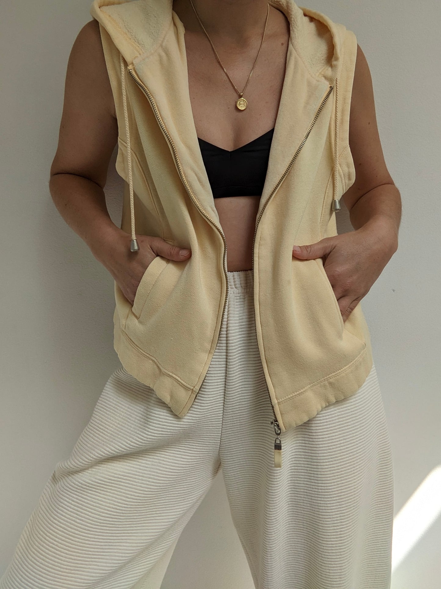 90s Butter Sleeveless Leisure Vest