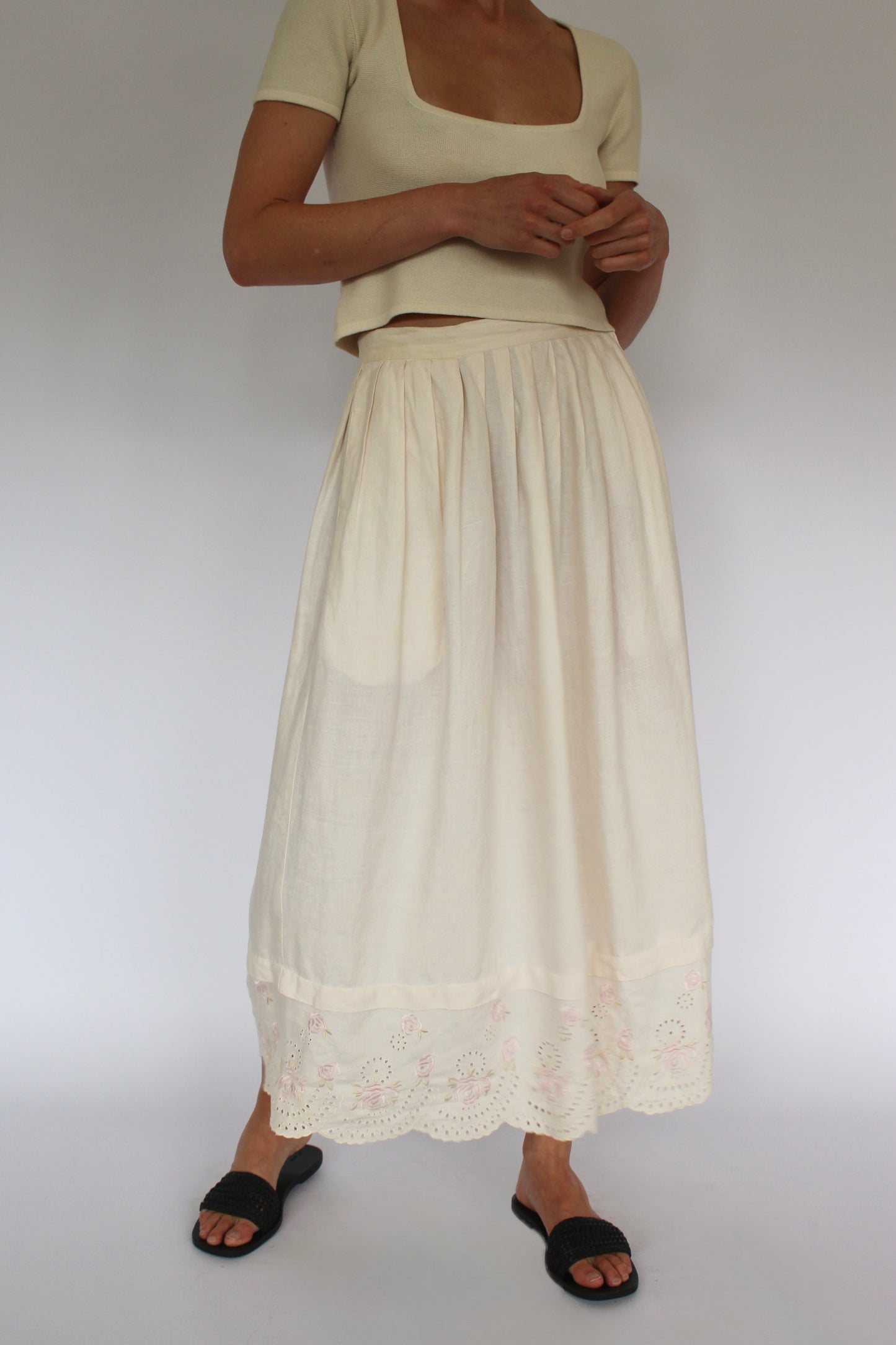 Lovely Vintage Embroidered Linen Skirt
