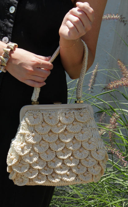 Lovely Vintage Raffia Scalloped Handbag
