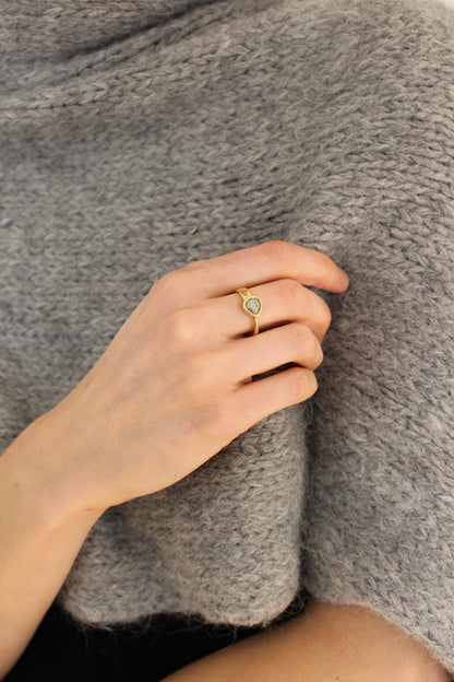 Gorgeous Vintage Faceted Diamond & 18k Gold Ring