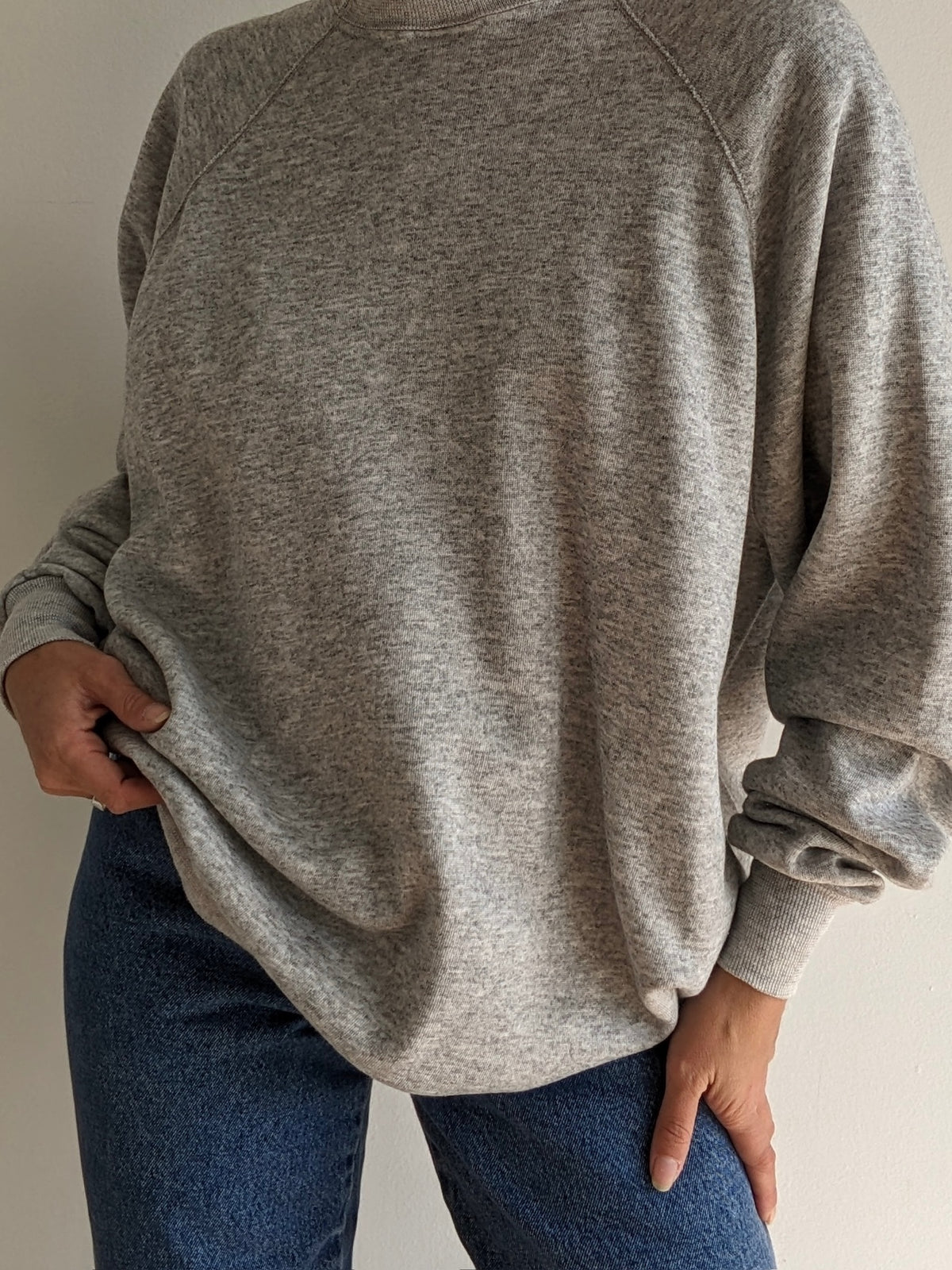 90s Heather Grey Raglan Sweatshirt