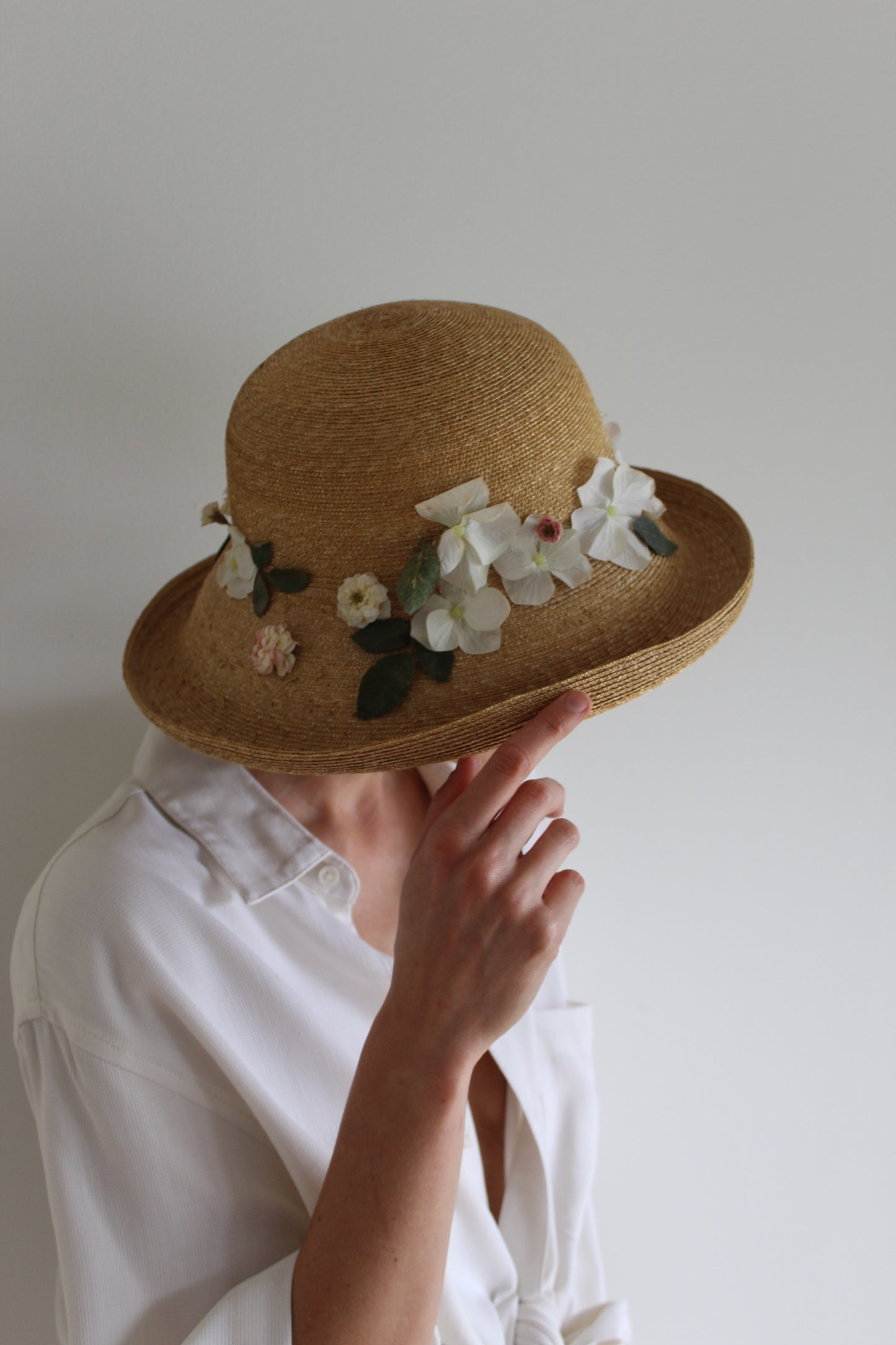 Beautiful Vintage Floral Appliqué Straw Hat