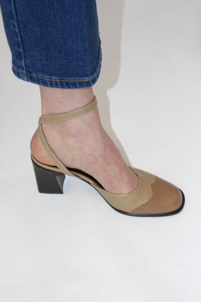 Lovely Vintage Two-Toned Leather Block Heel Pumps