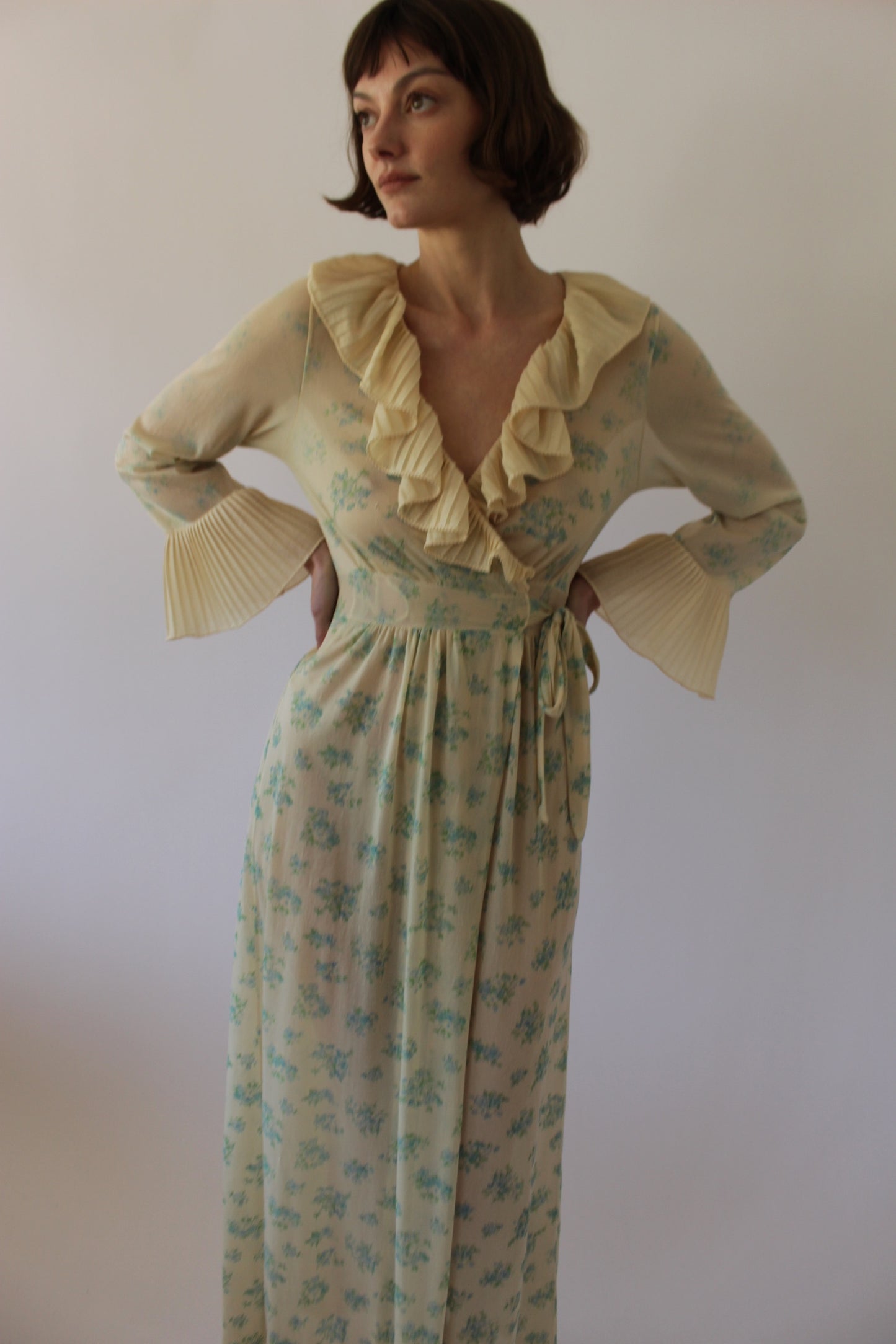 Amazing Vintage Floral-Print Ruffled Wrap Dress