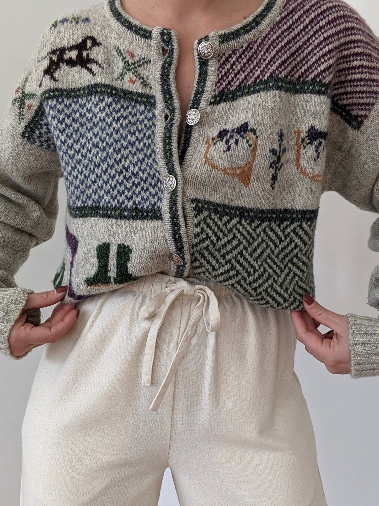 Lovely Vintage Winter-Themed Wool Cardigan