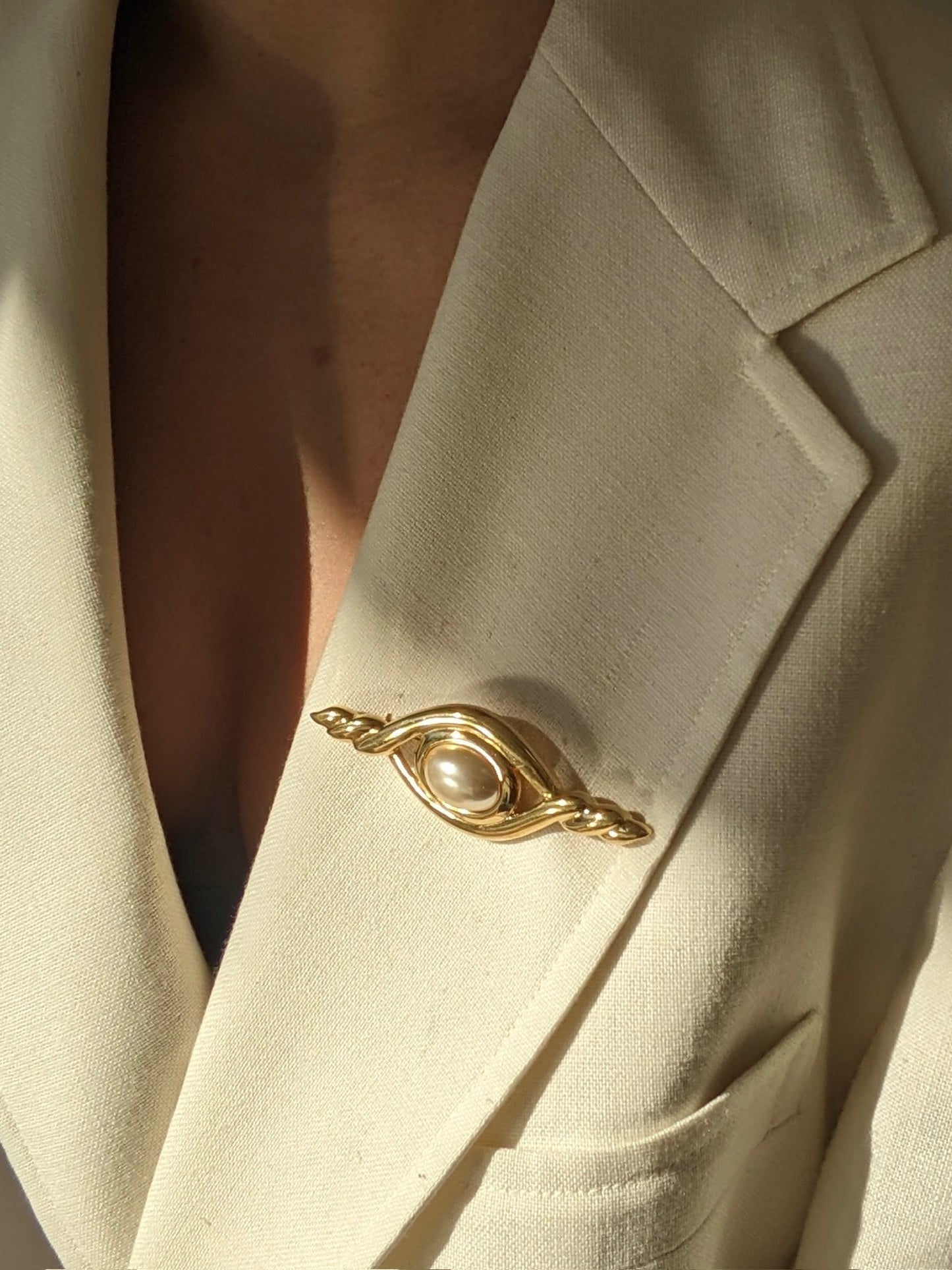 Vintage Gold & Faux Pearl Brooch