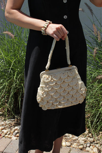 Lovely Vintage Raffia Scalloped Handbag