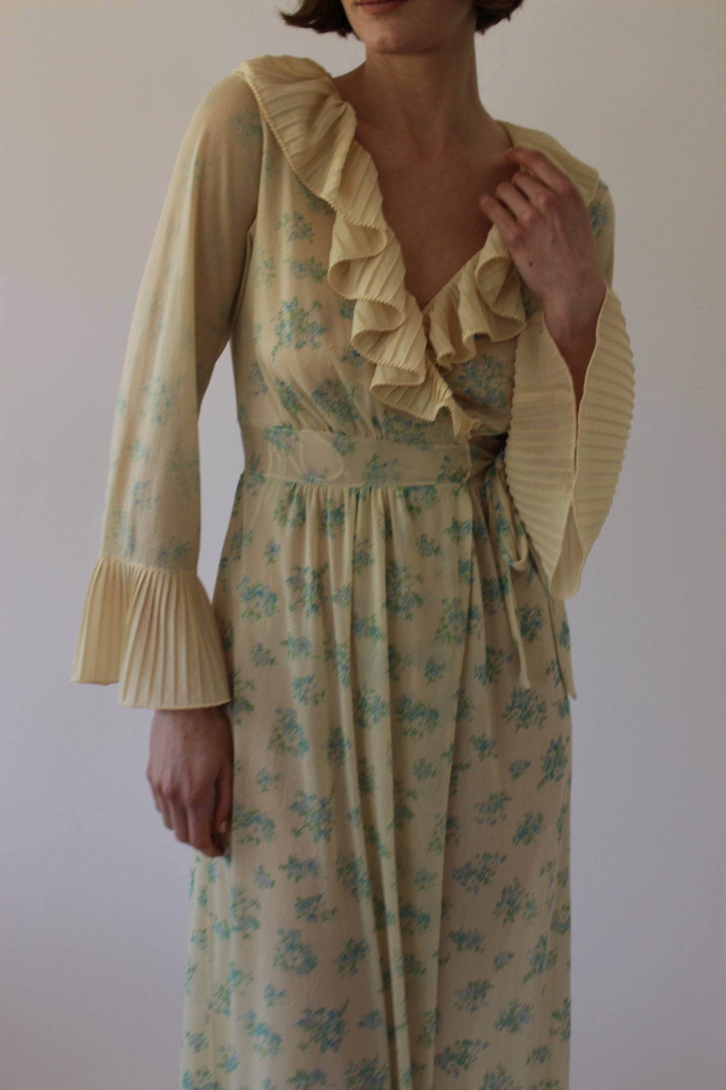 Amazing Vintage Floral-Print Ruffled Wrap Dress