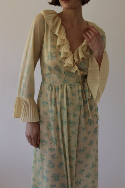Amazing Vintage Floral-Print Ruffled Wrap Dress