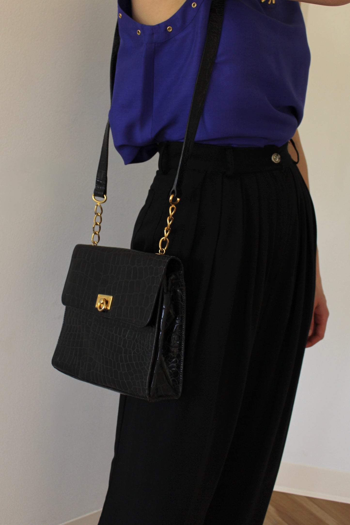 Vintage Caviar Croc-Embossed Leather Purse