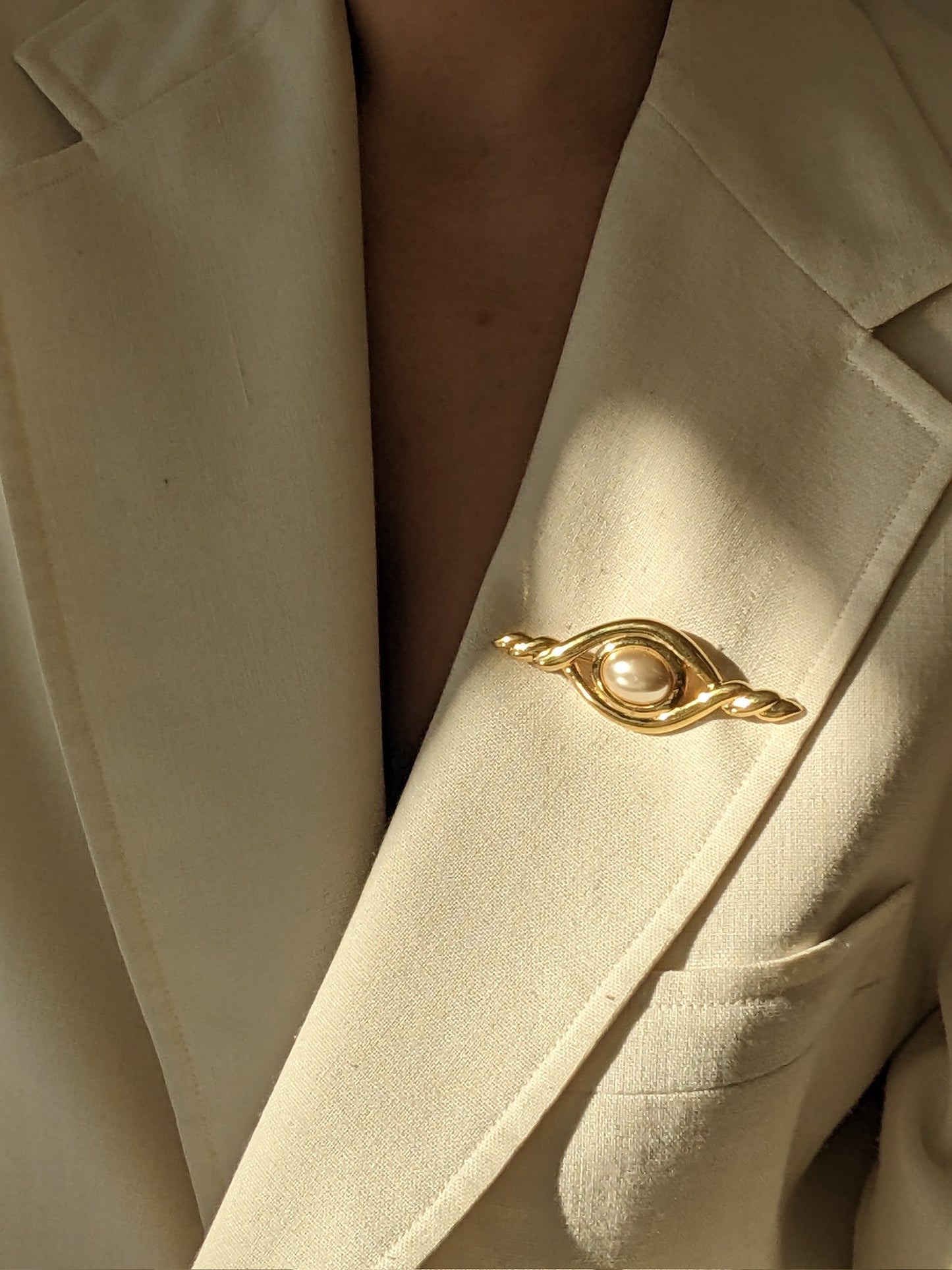 Vintage Gold & Faux Pearl Brooch