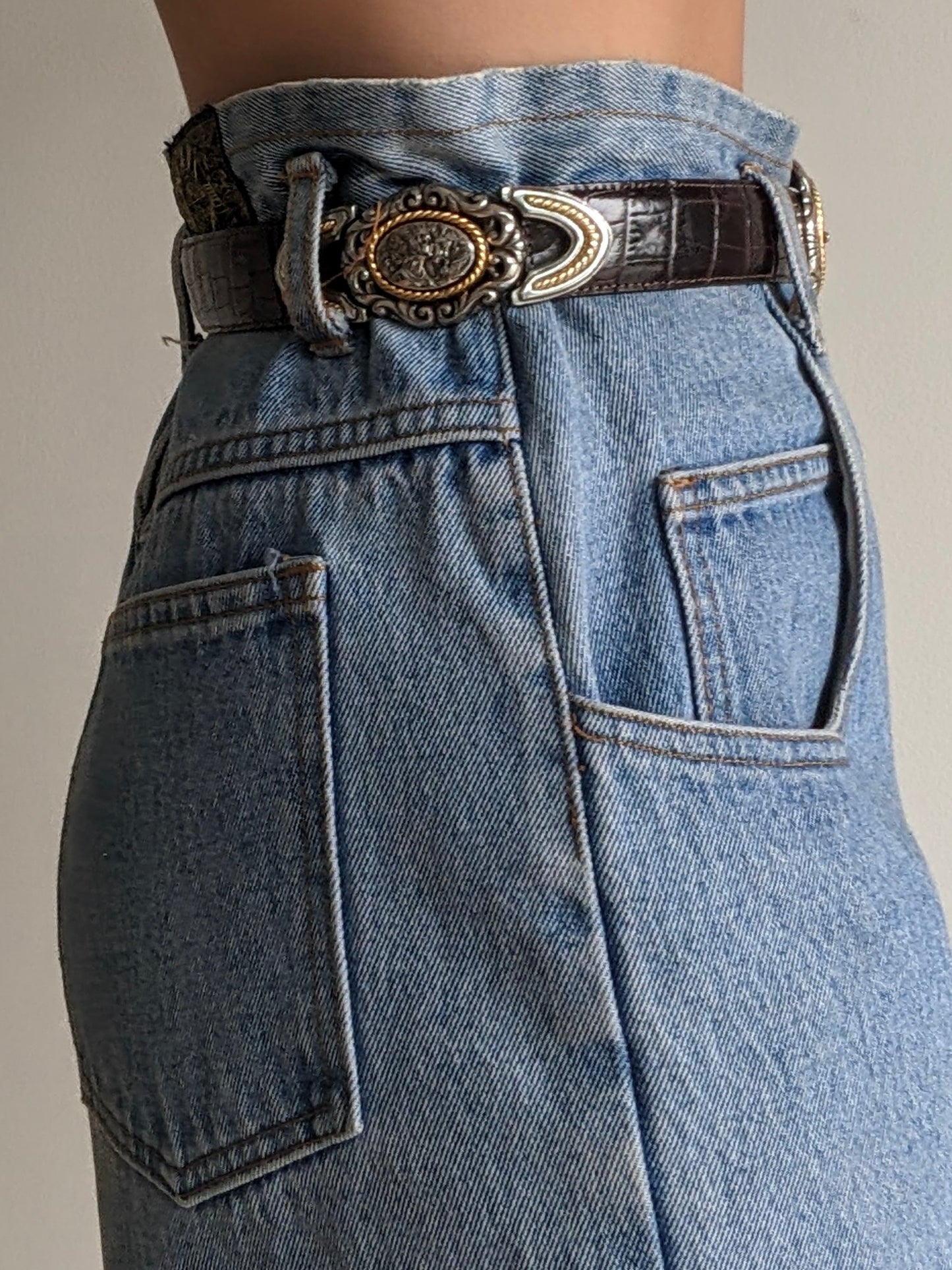 Vintage Embossed Leather & Ornate Hardware Belt