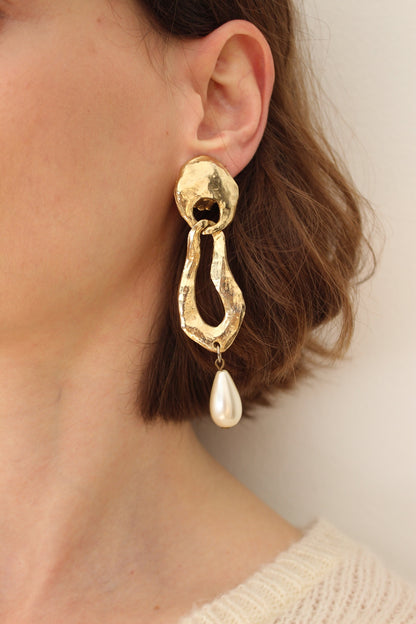 Gorgeous Vintage Sculptural Gold & Faux Pearl Earrings