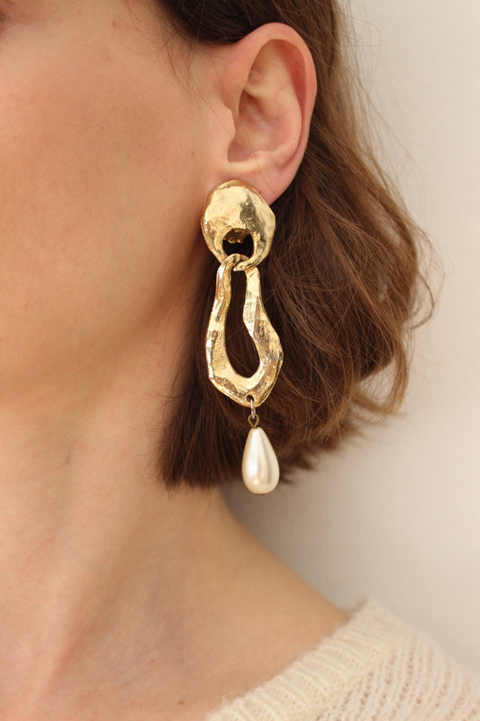 Gorgeous Vintage Sculptural Gold & Faux Pearl Earrings