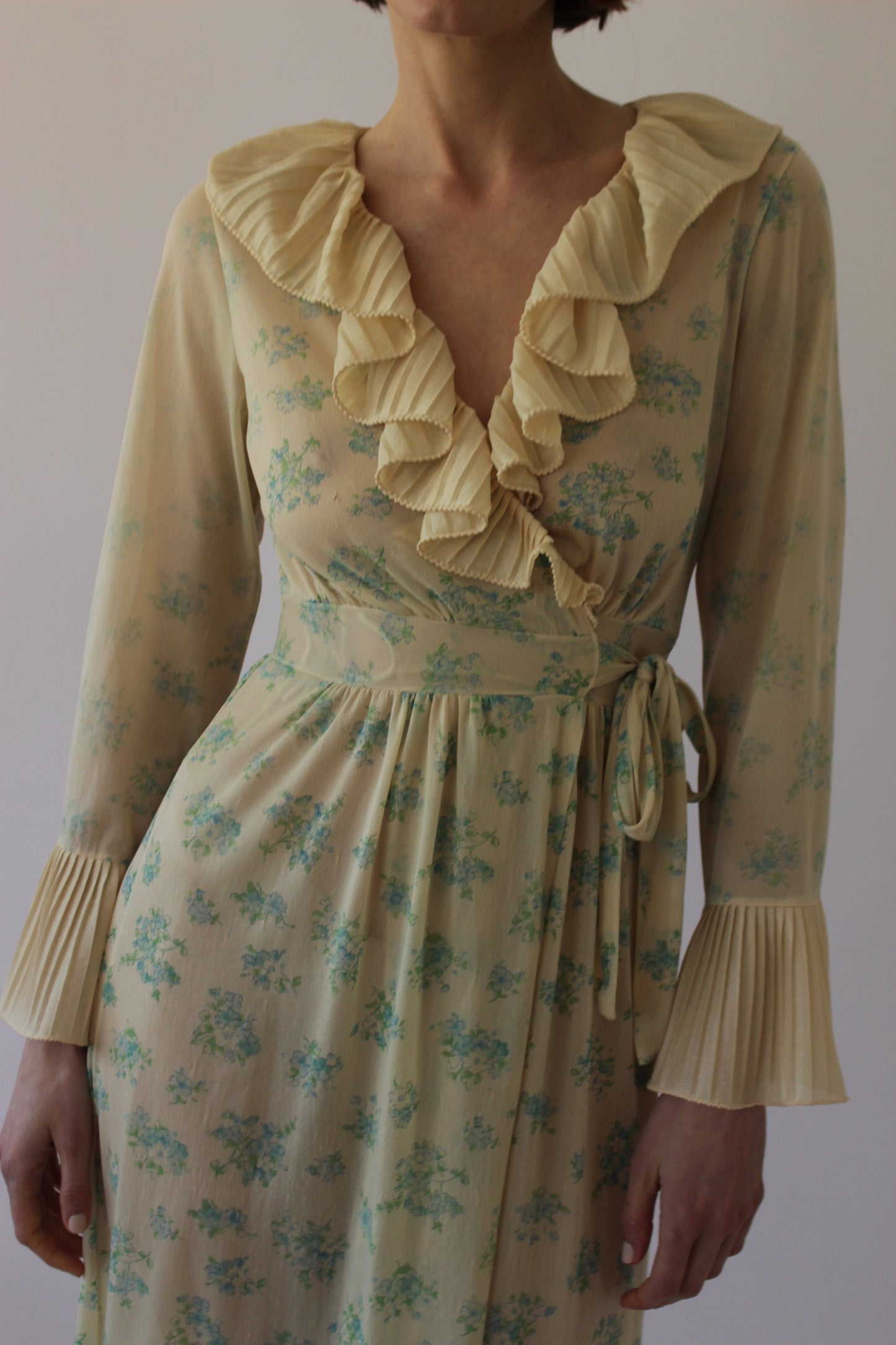 Amazing Vintage Floral-Print Ruffled Wrap Dress