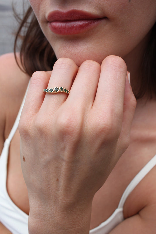 Incredible Vintage 10K Gold Emerald Wave Ring