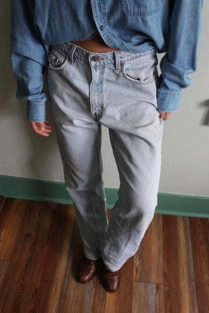 90s Distressed Light Wash Levi 505s