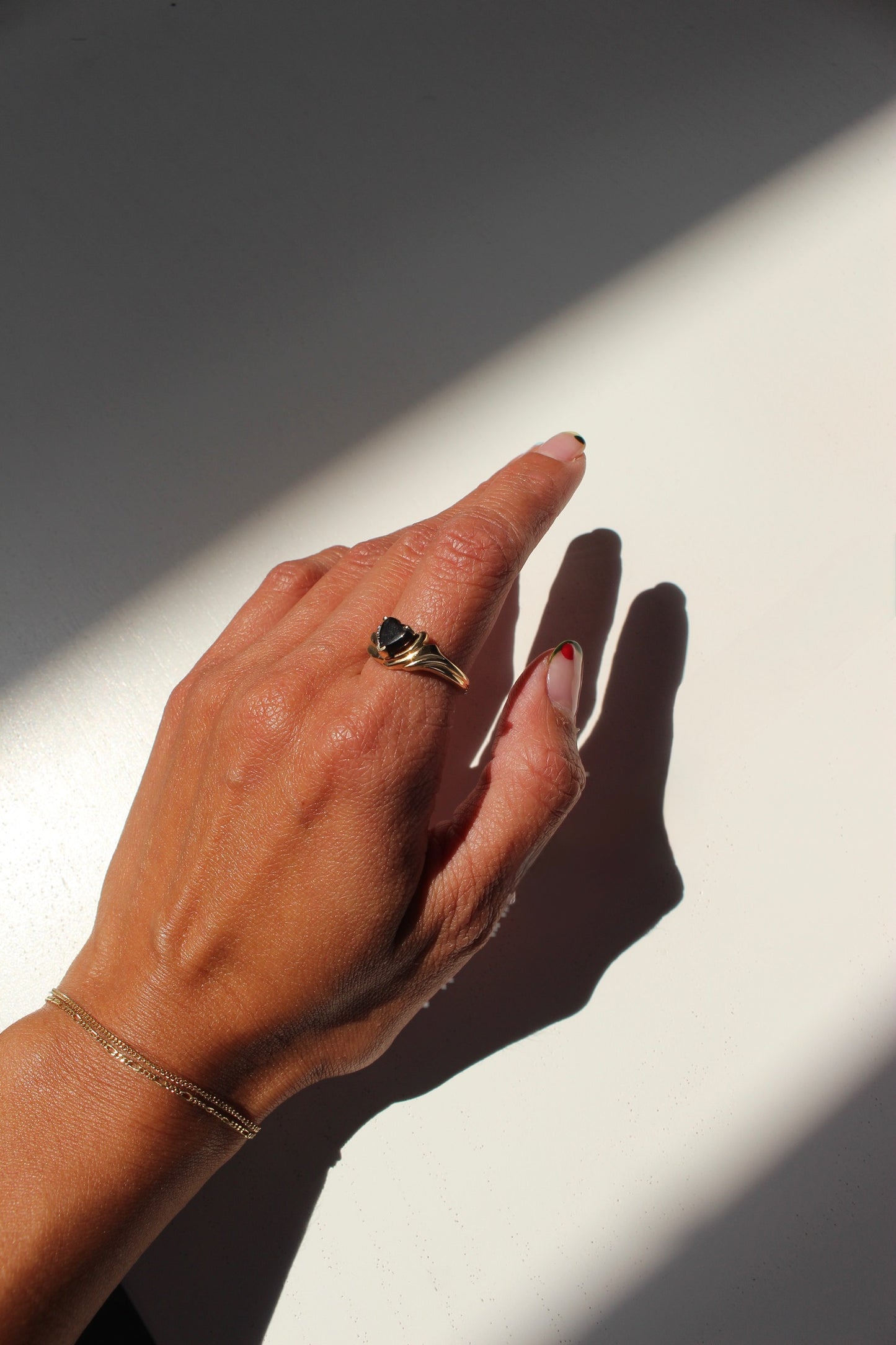 Vintage 10K Yellow Gold Black Onyx Heart Ring